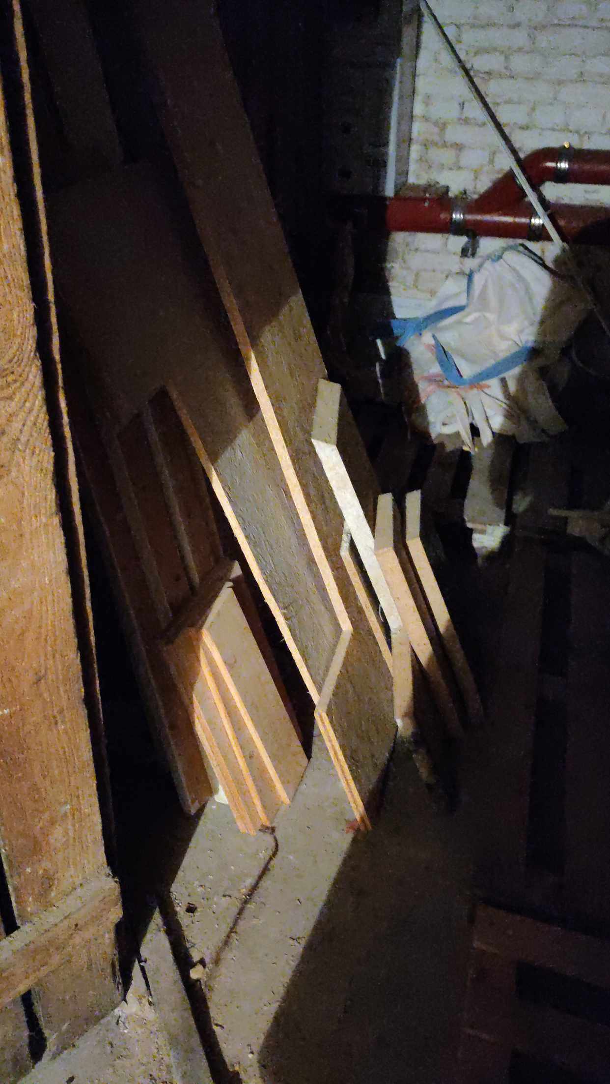 image of Holzreste zu verschenken - Berlin