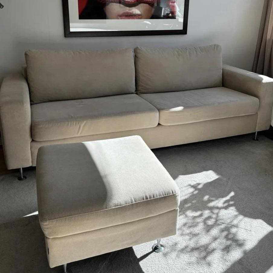image of Leverans av soffa + pall - 