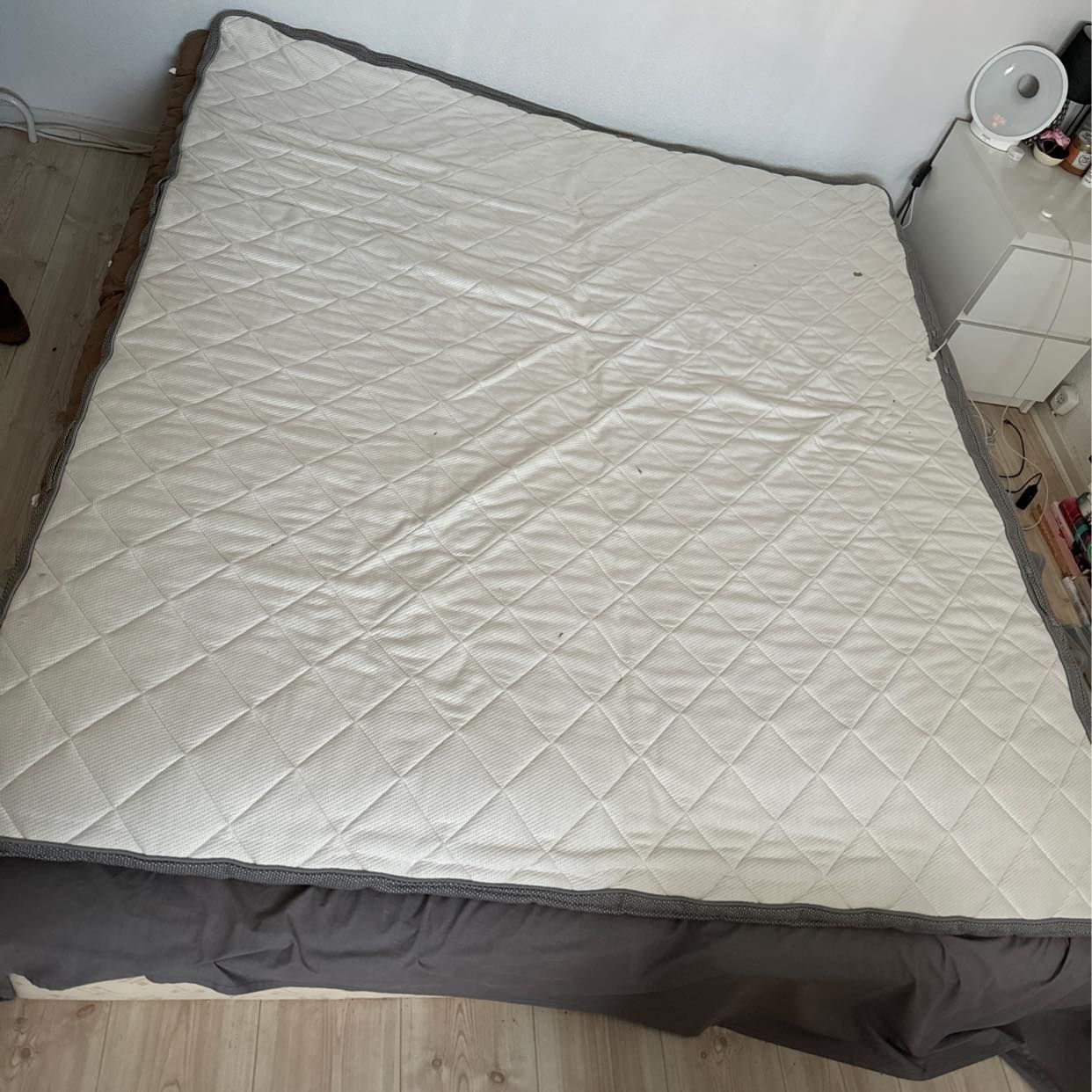 image of Disposal of old bed - Fullerstatorget