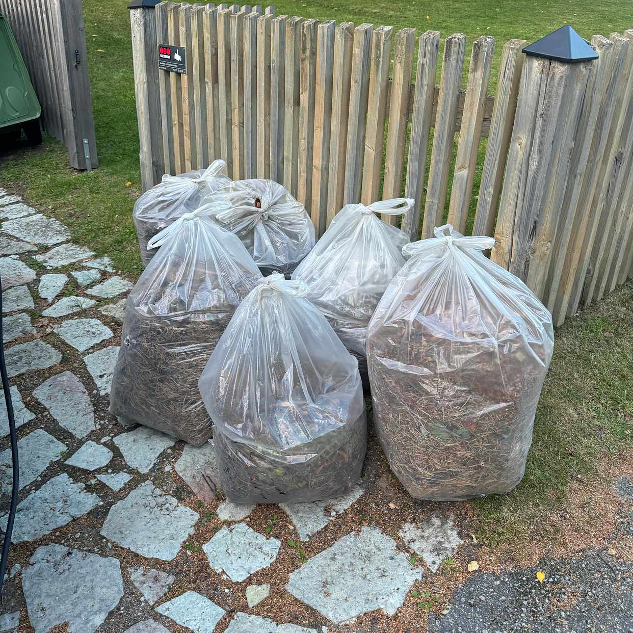 image of Säckar trädgårdsavfall - Djursholm