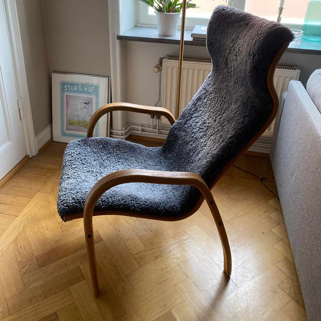 image of Fåtölj med pall - 