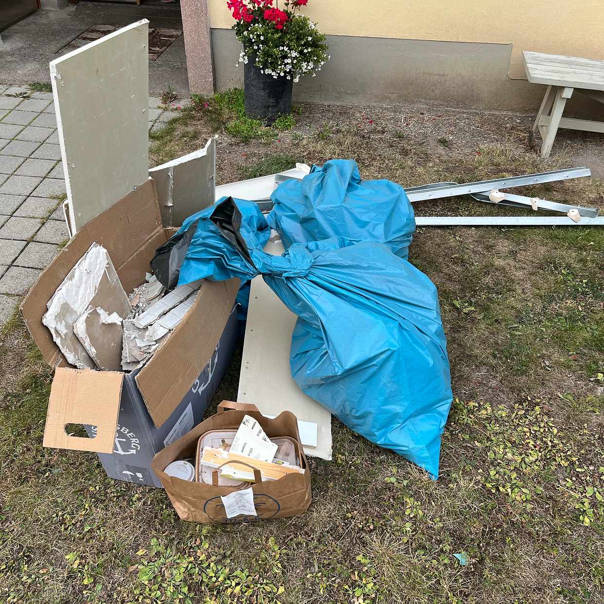 image of Osorterat byggmaterial - Bromma