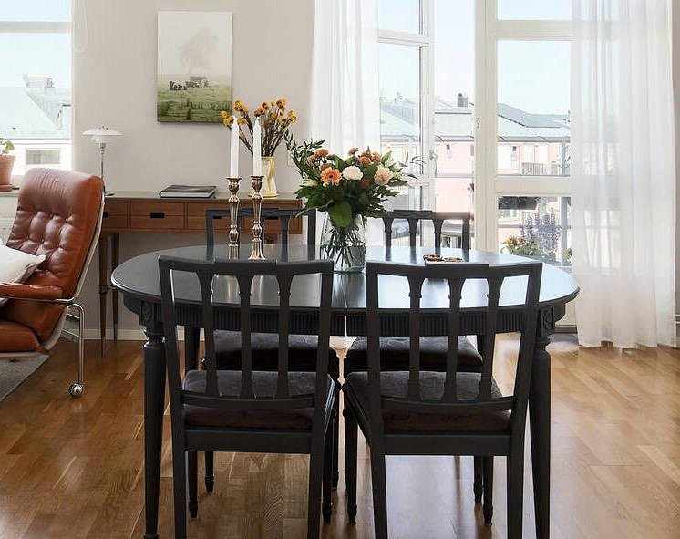 image of Gustavianskt matbord med  - 