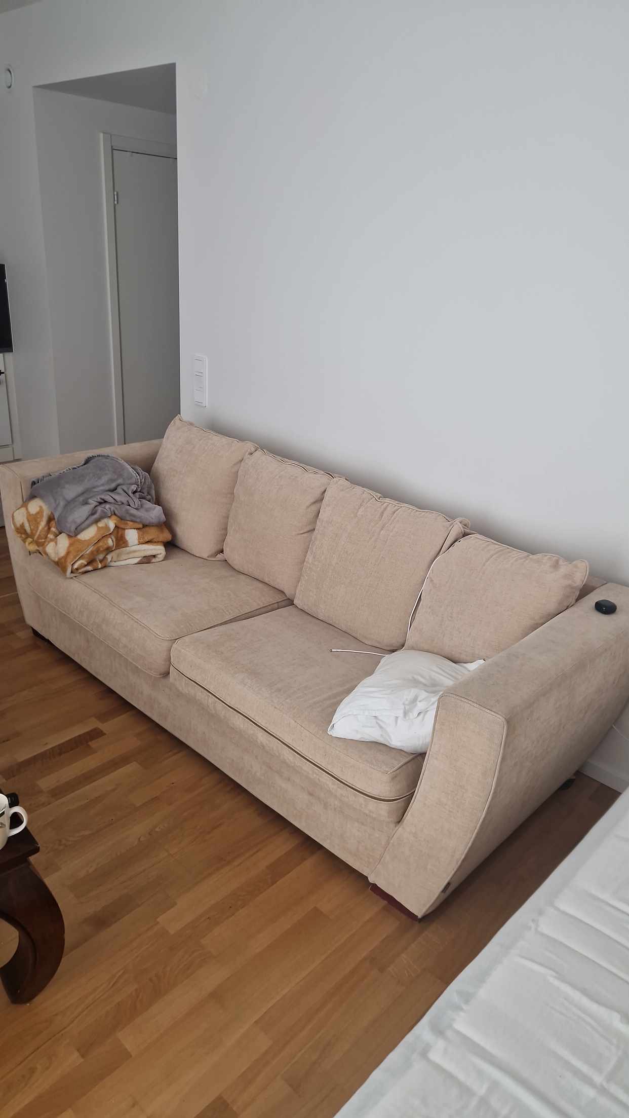 image of Sofa kommer att lämna på  - 