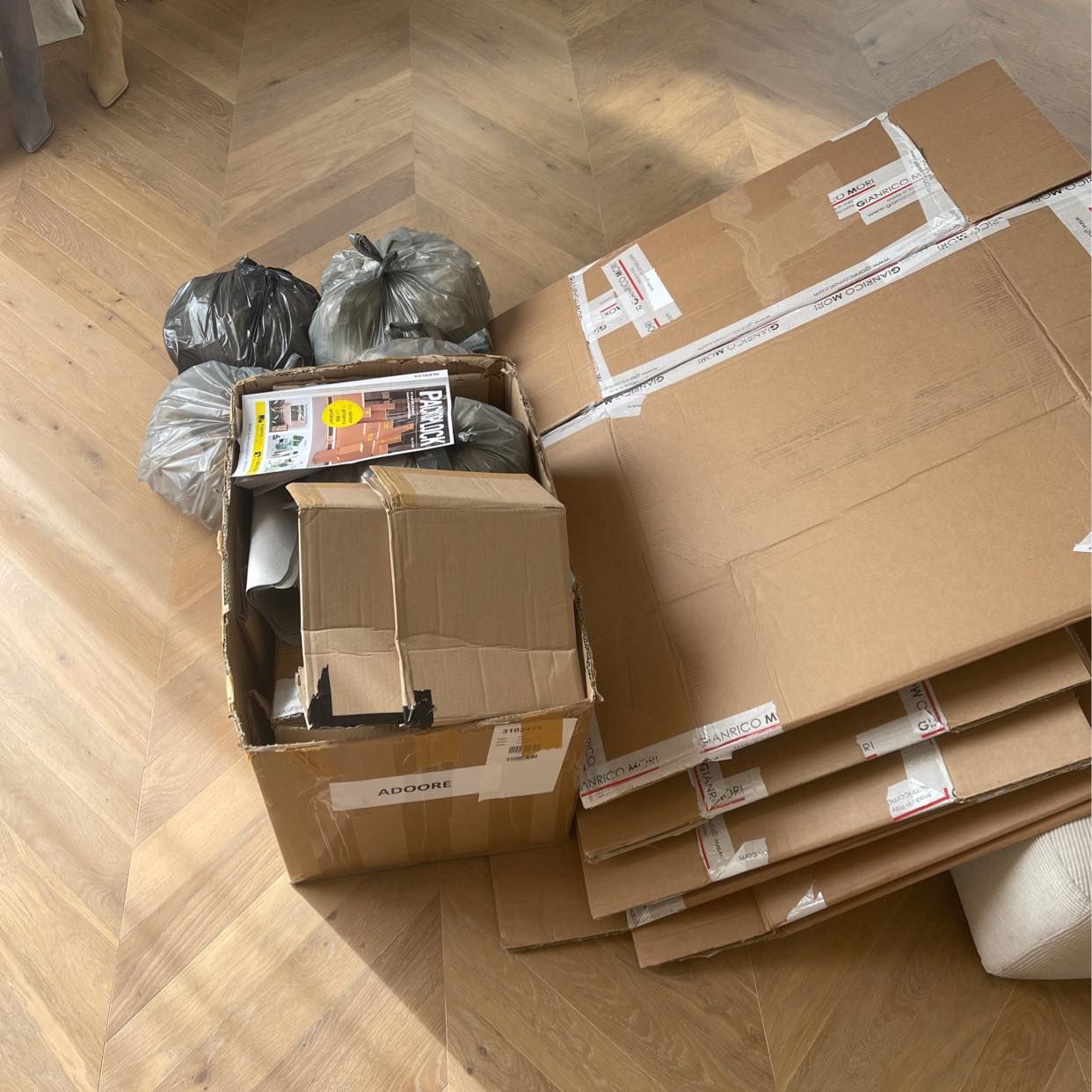 image of Cardboards and waste - Stockholm