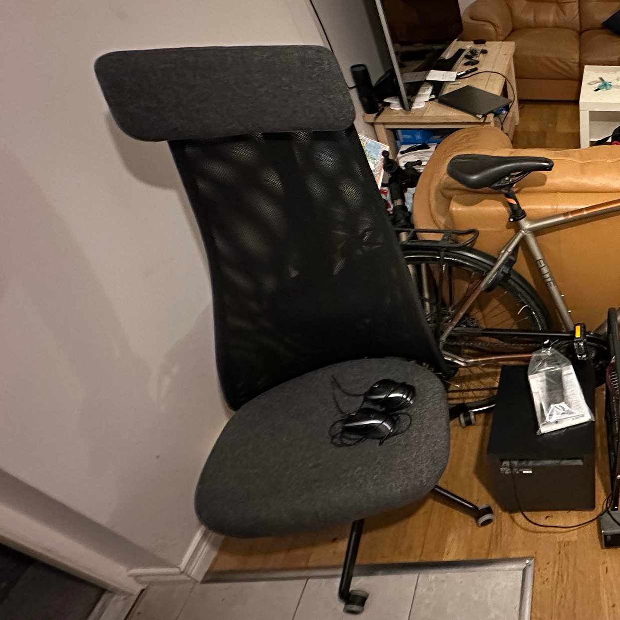 image of Chair and 2 old mouses - Huddinge