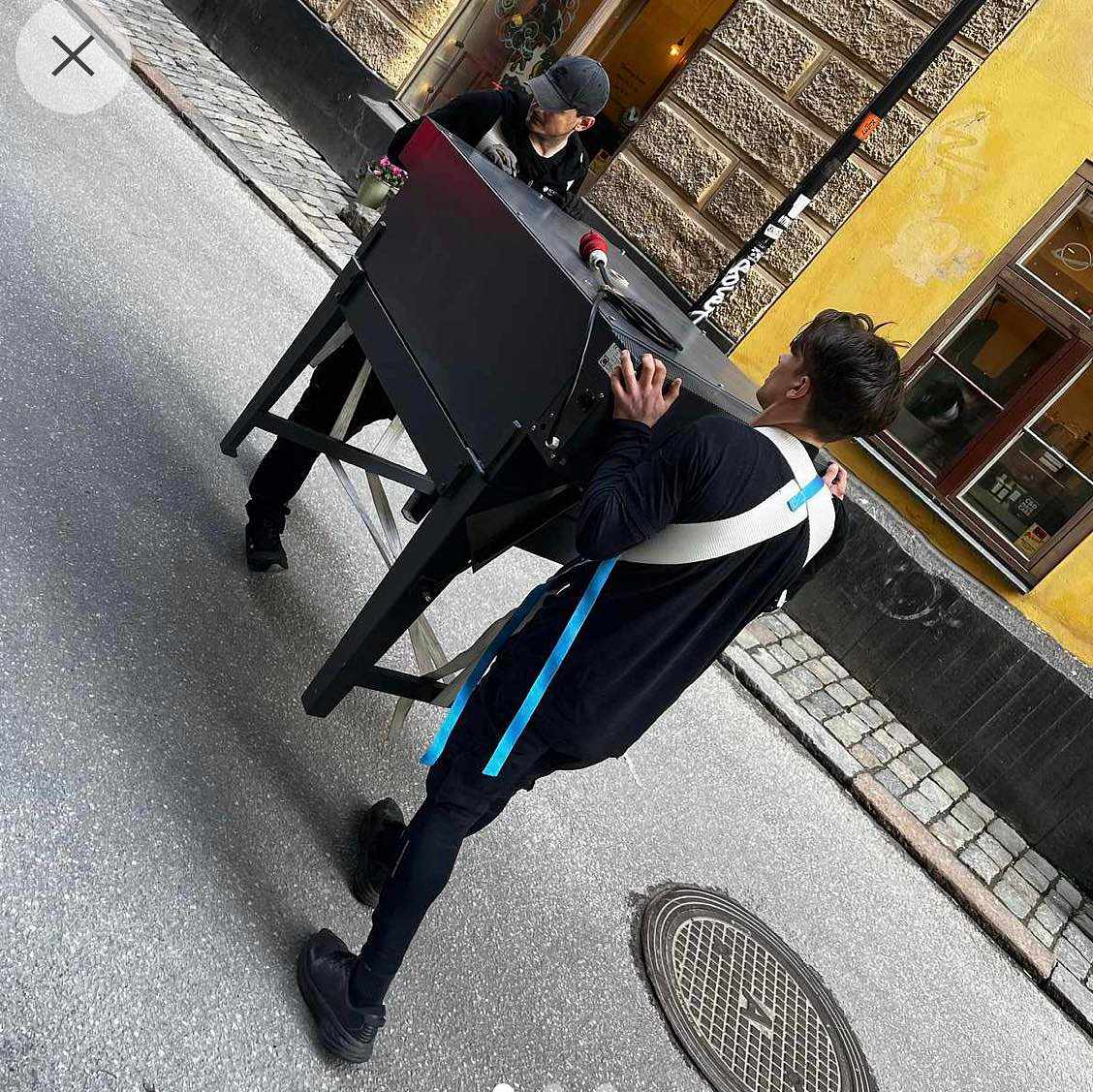 image of En ugn som väger ca 80-10 - 
