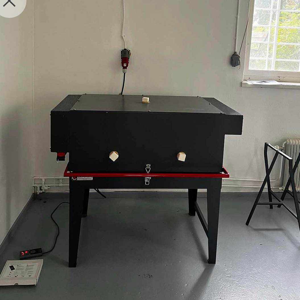 image of En ugn som väger ca 80-10 - 