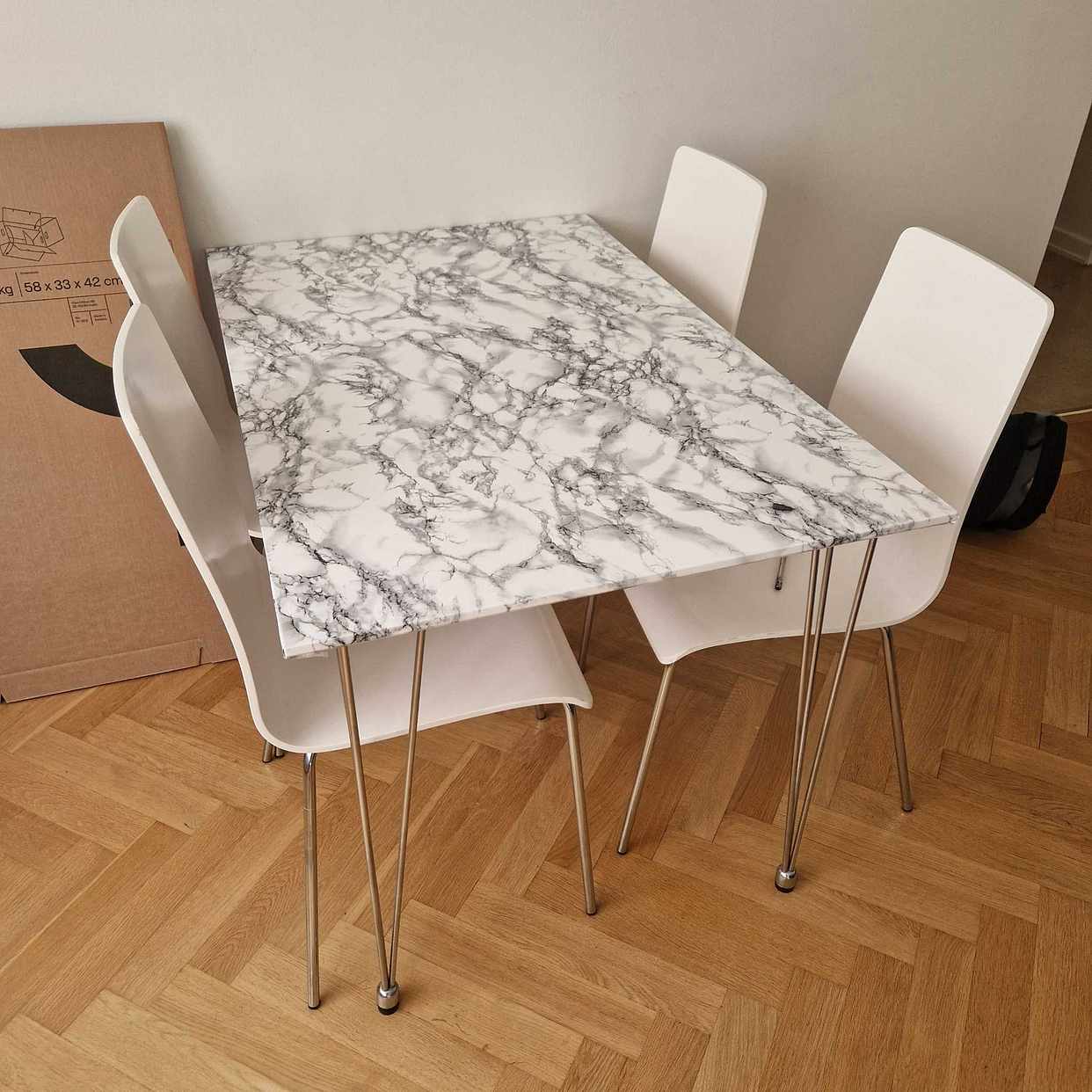 image of Bord och fyra stolar - Bromma