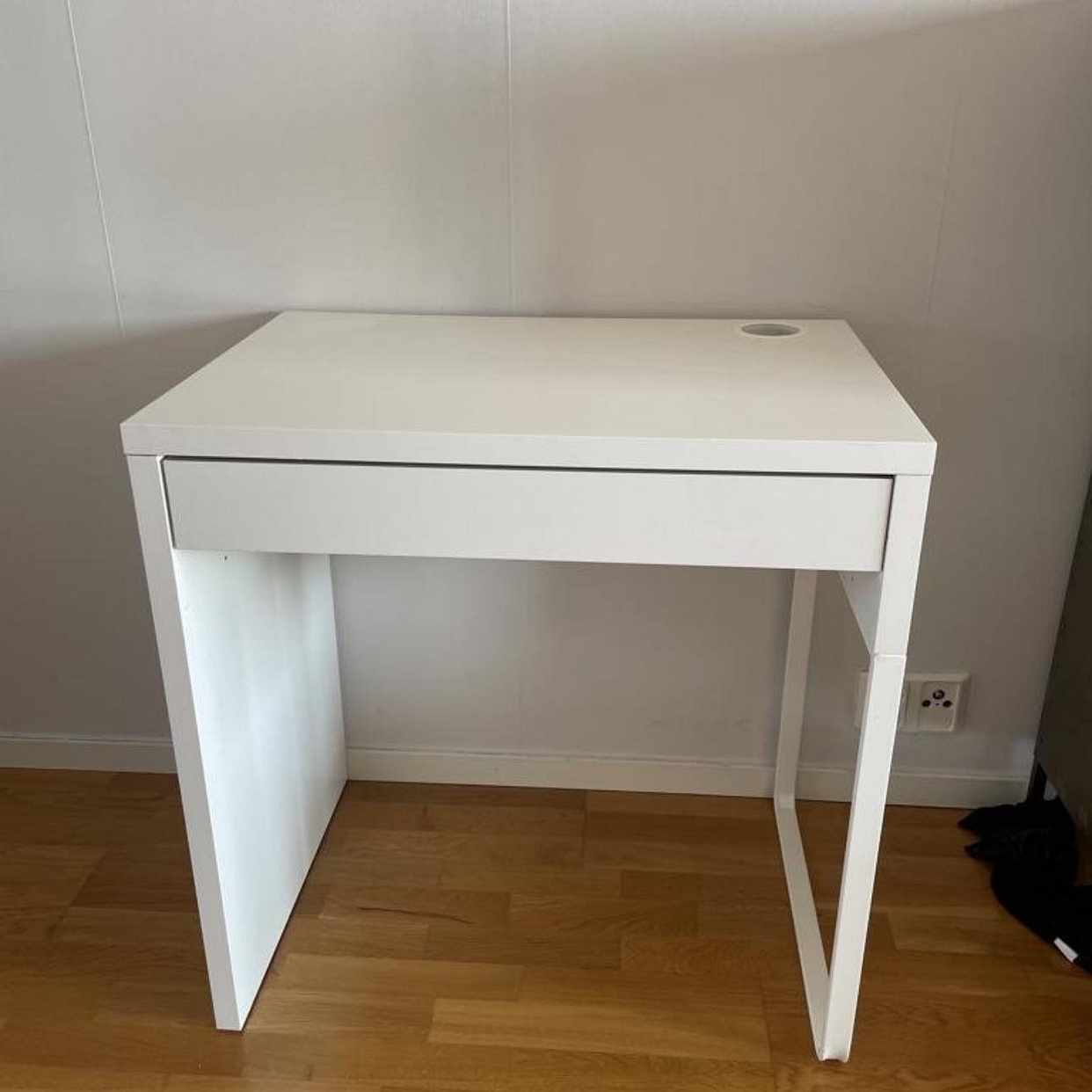 image of Small desk - 