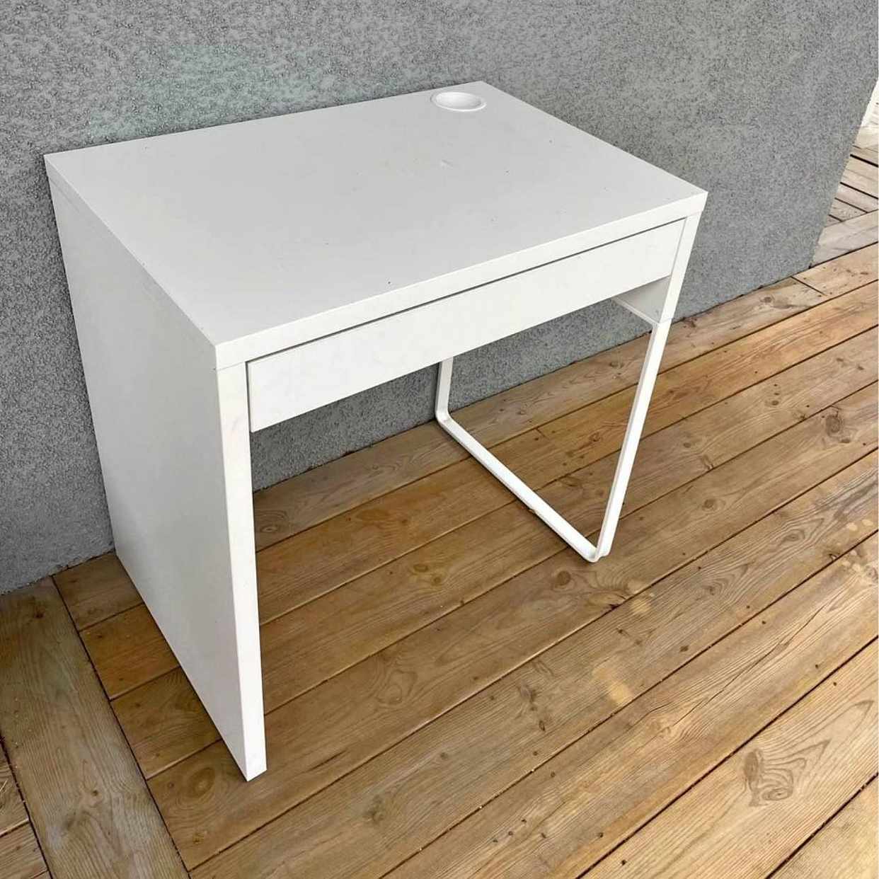 image of Small desk - 