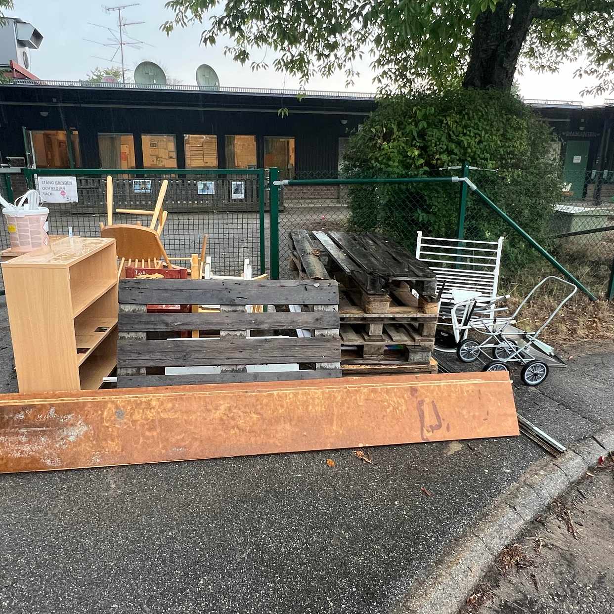 image of Köra skräp till tippen - Täby