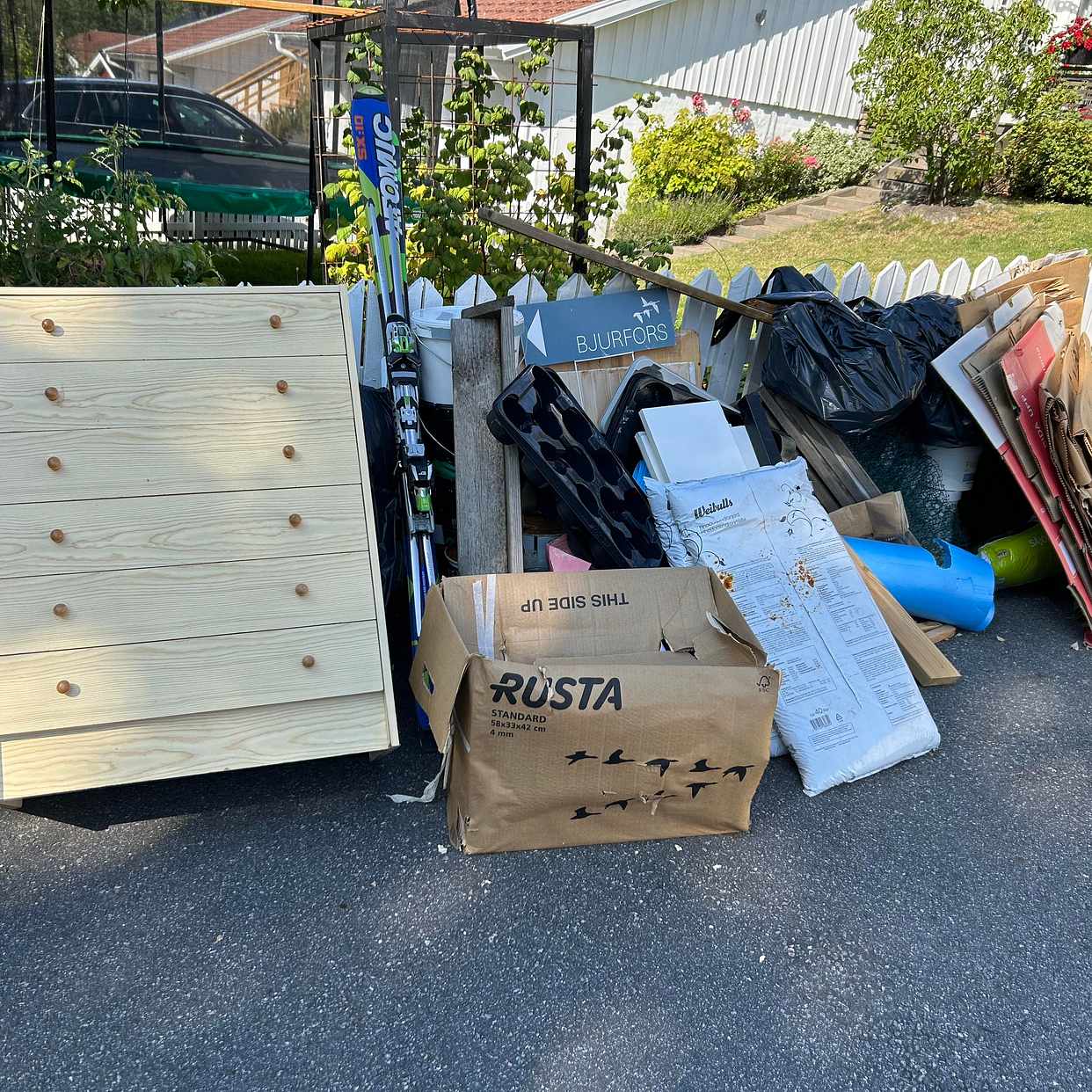 image of Skräp till återvinning - Saltsjö-Boo