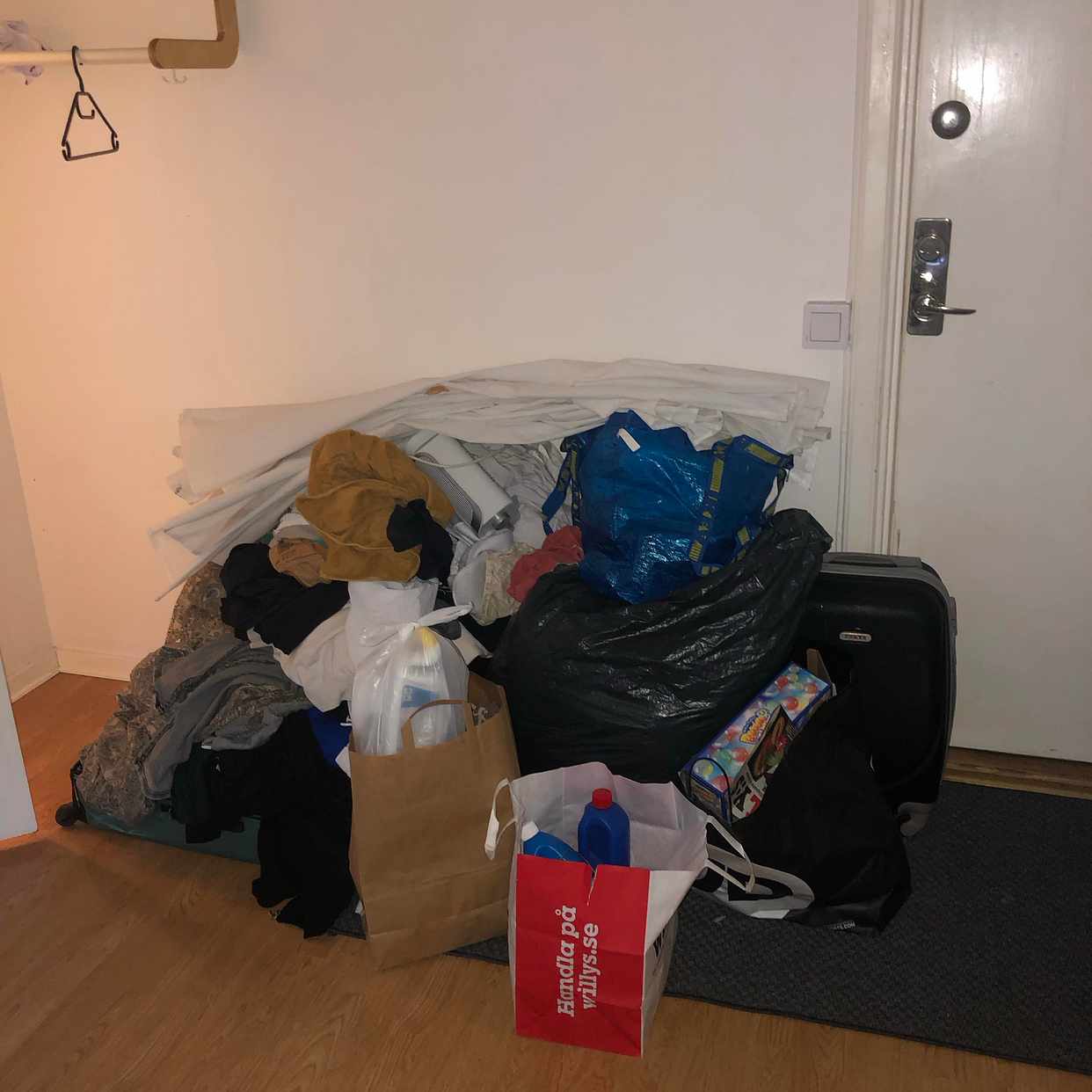 image of Säng plus annat hjälp - Bromma