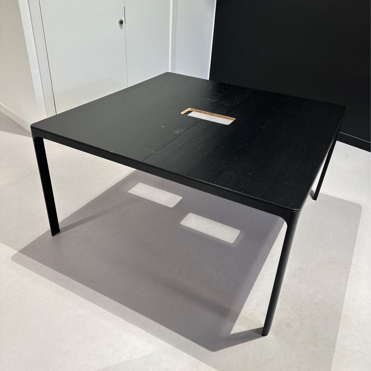 image of Bord bortskänkes, IKEA - Södermalm