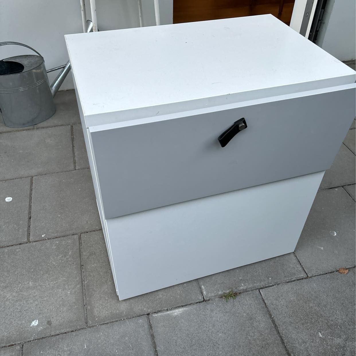 image of Bortskänkes, liten tvbänk - Kalkbrottet