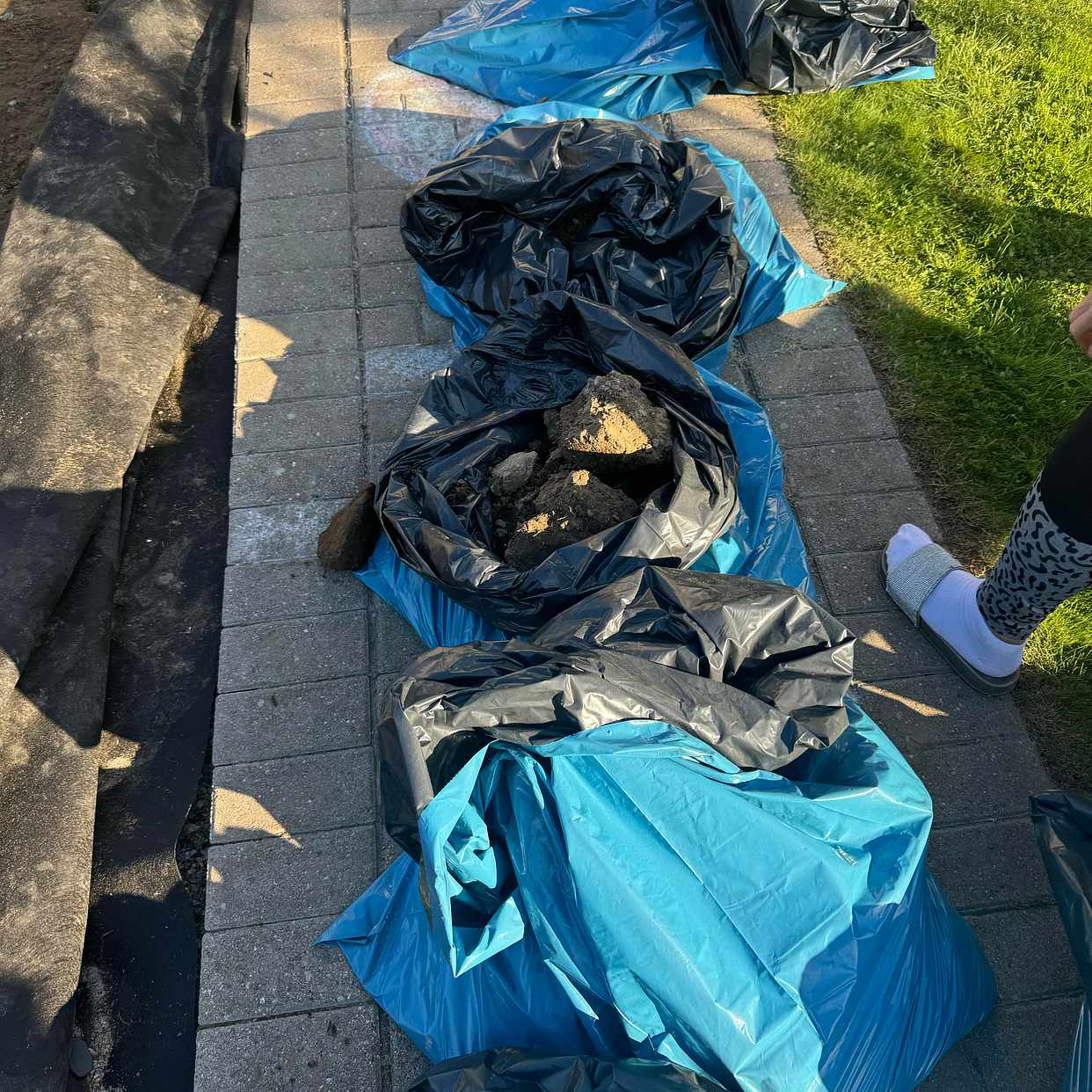 image of Hämtning av 12 säckar jor - Västerhaninge