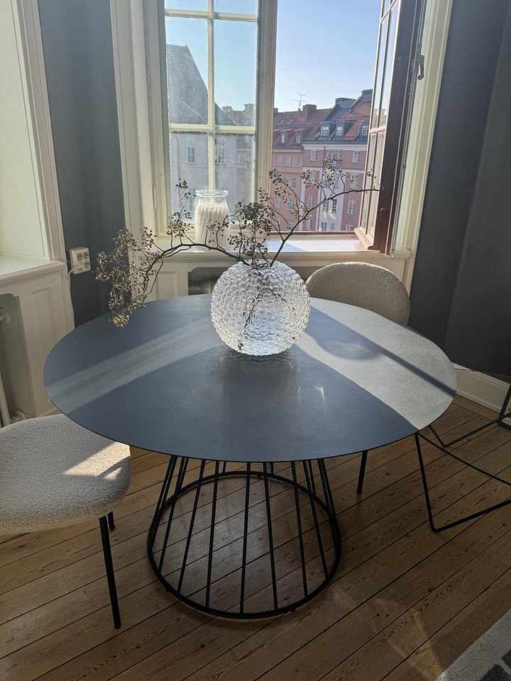 image of Runt matbord Ø120cm - 