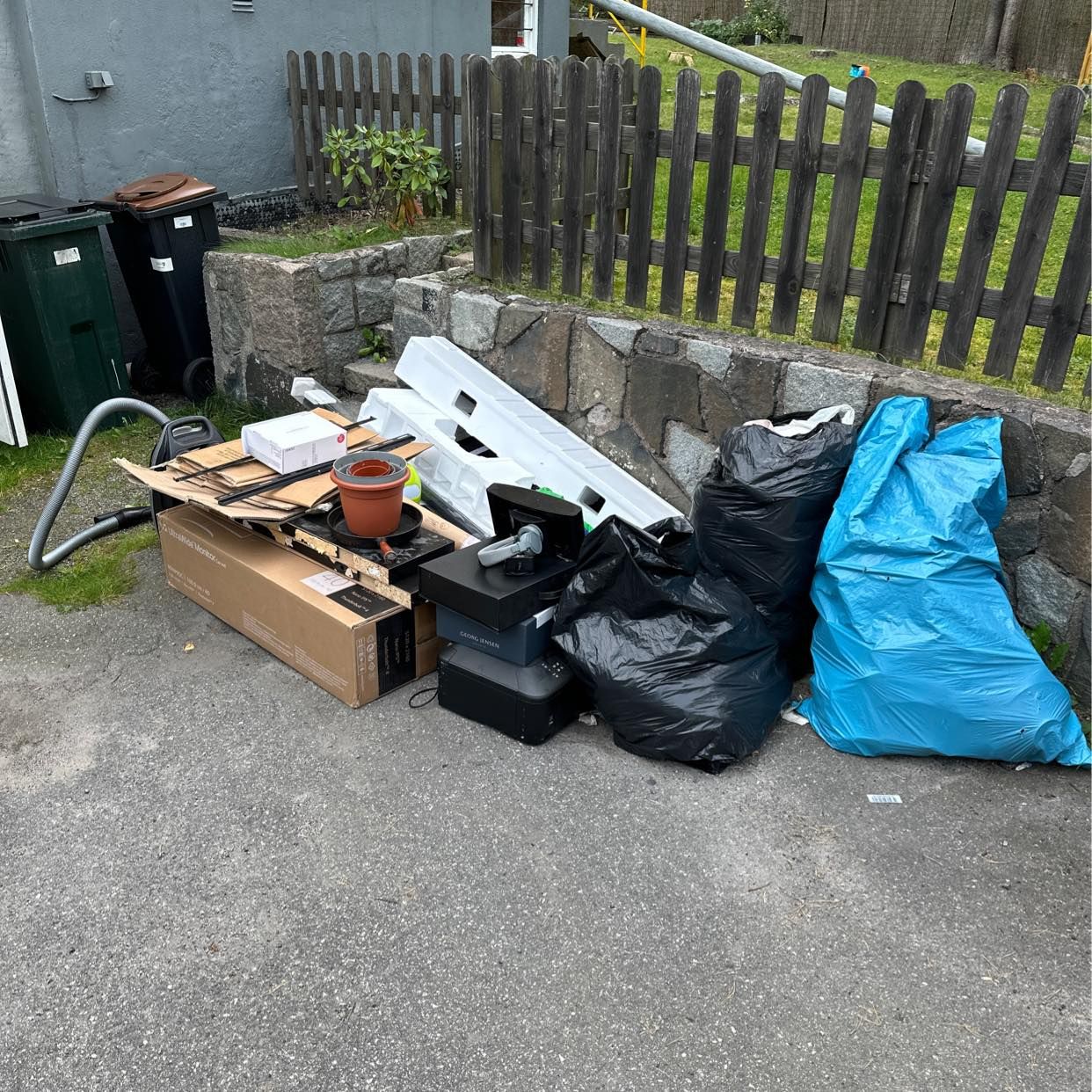 image of Random things to throw. - Hägersten