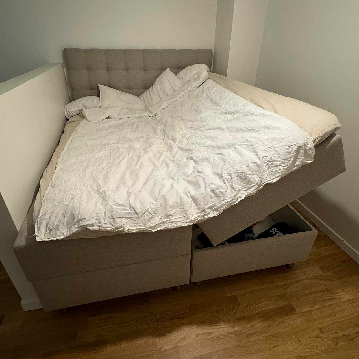 image of Bed and small Sofa - 