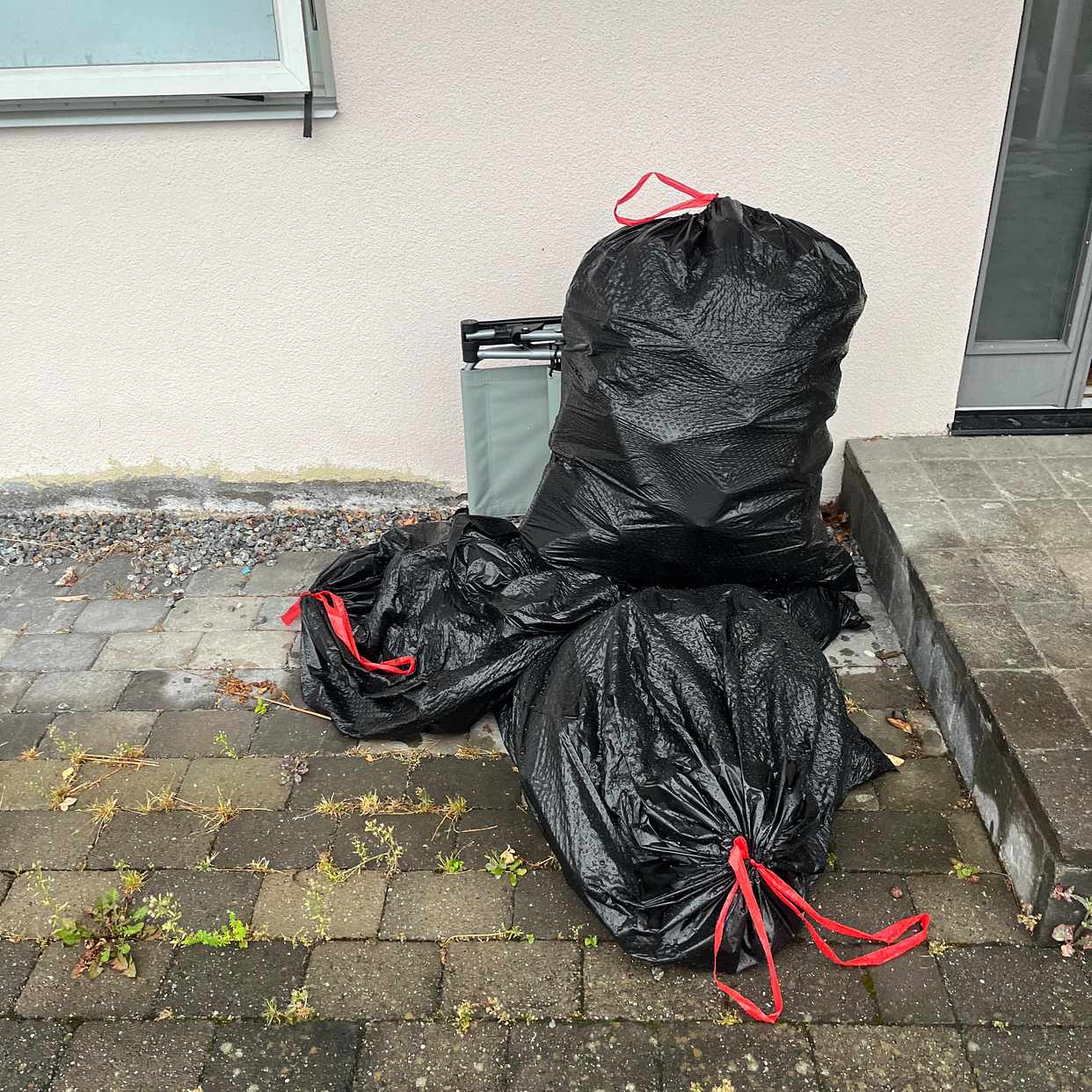 image of pant, brän. Kartong - Upplands Väsby
