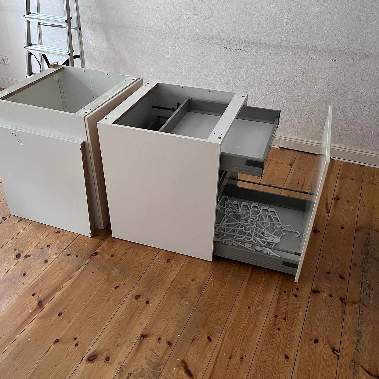 image of 2 cabinets 60x60x72 - 