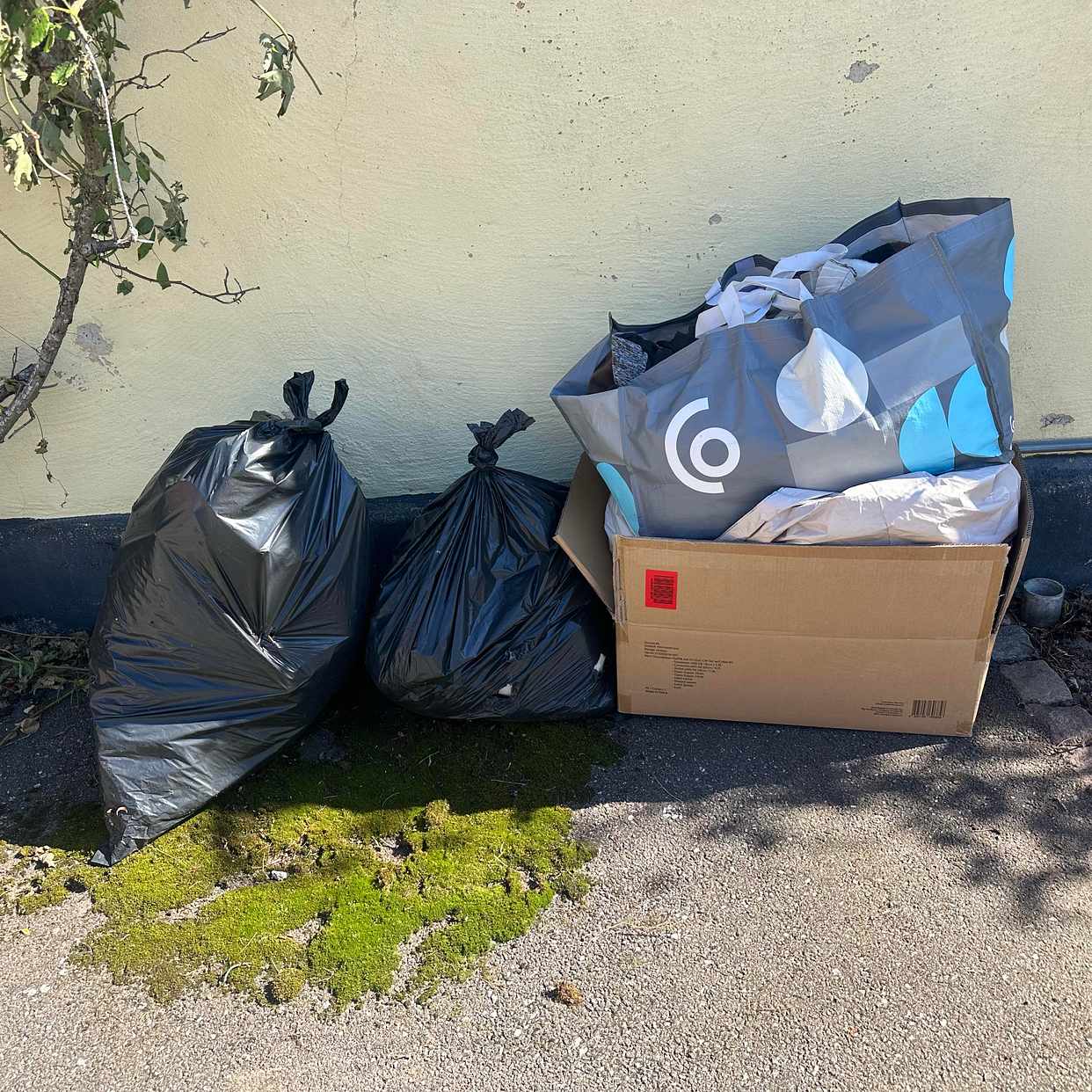 image of Clothes, gardenwaste - Malmö