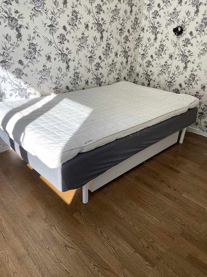 image of Ikea 120 cm säng  - 