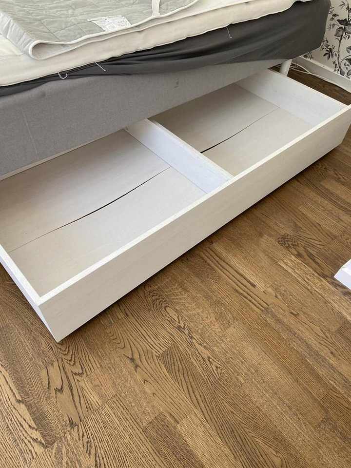image of Ikea 120 cm säng  - 