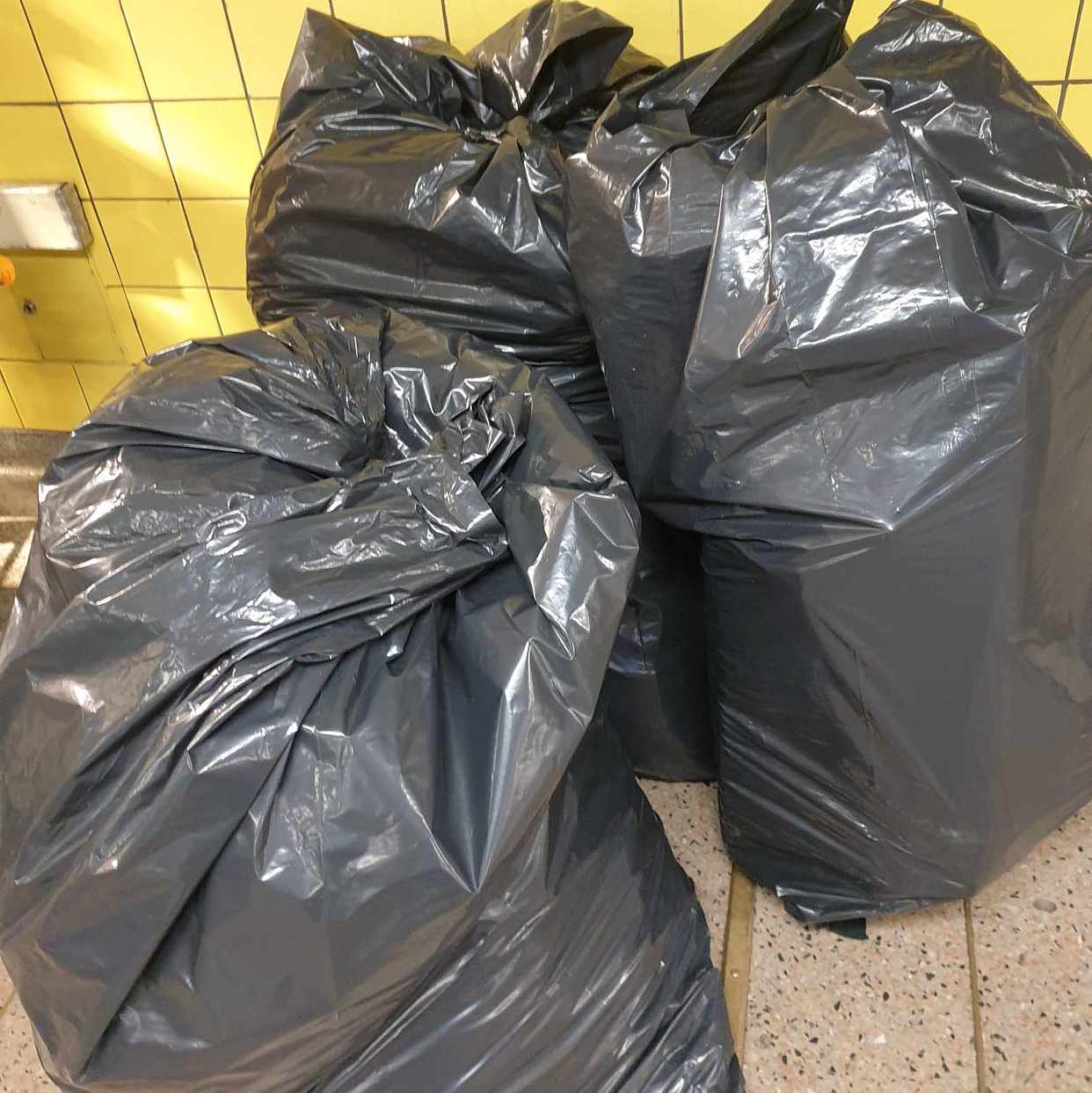 image of Blommor plast kartong - Stockholm