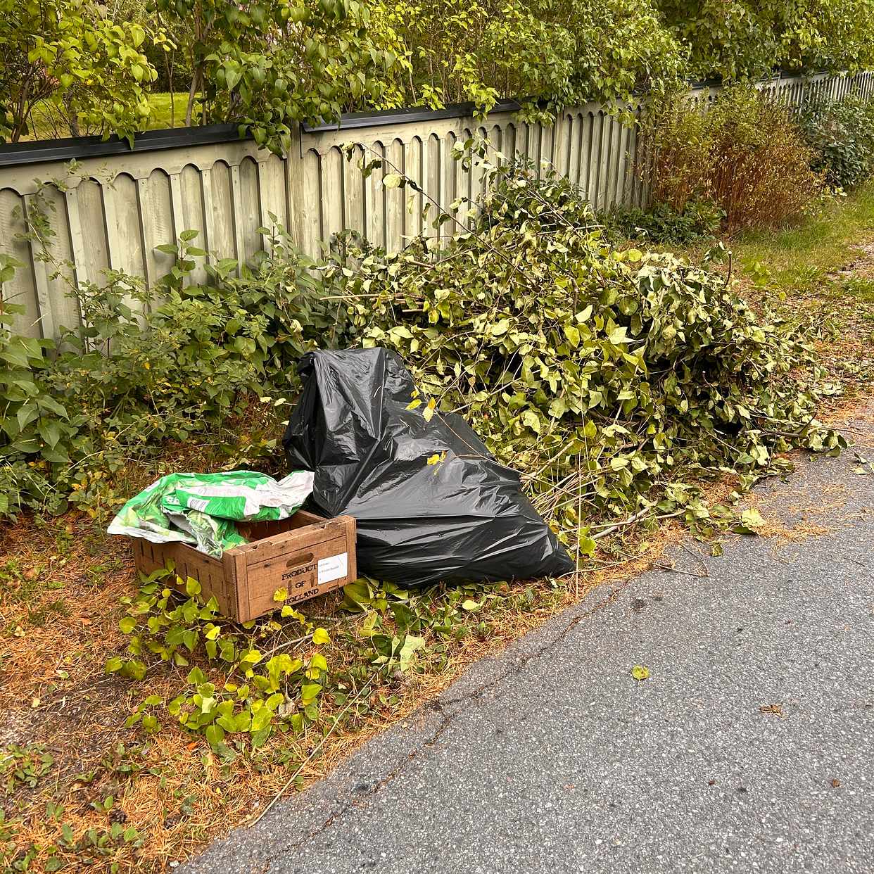 image of Ris, ogräs, kartong - Lidingö