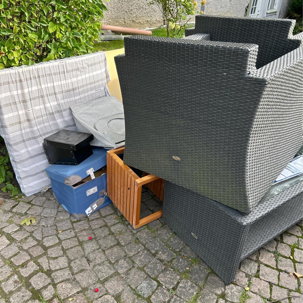 image of Gamla möbler och blandat - Enskede