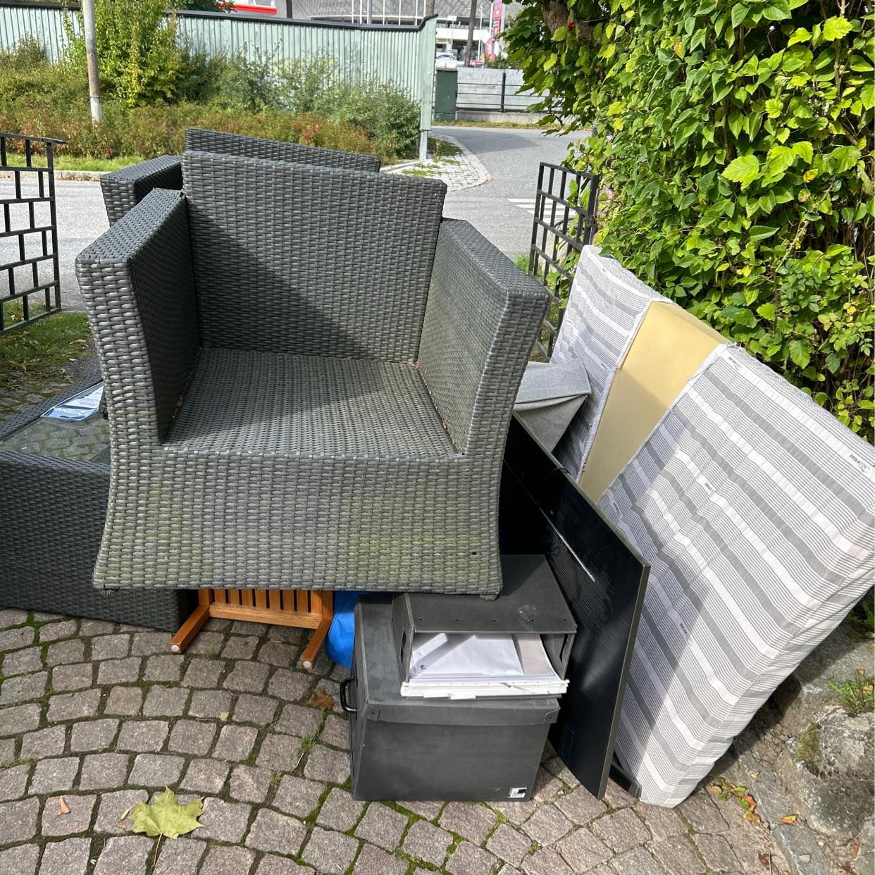 image of Gamla möbler och blandat - Enskede
