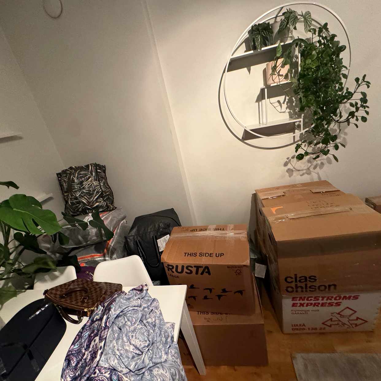 image of Flytta möbler och lådor - 