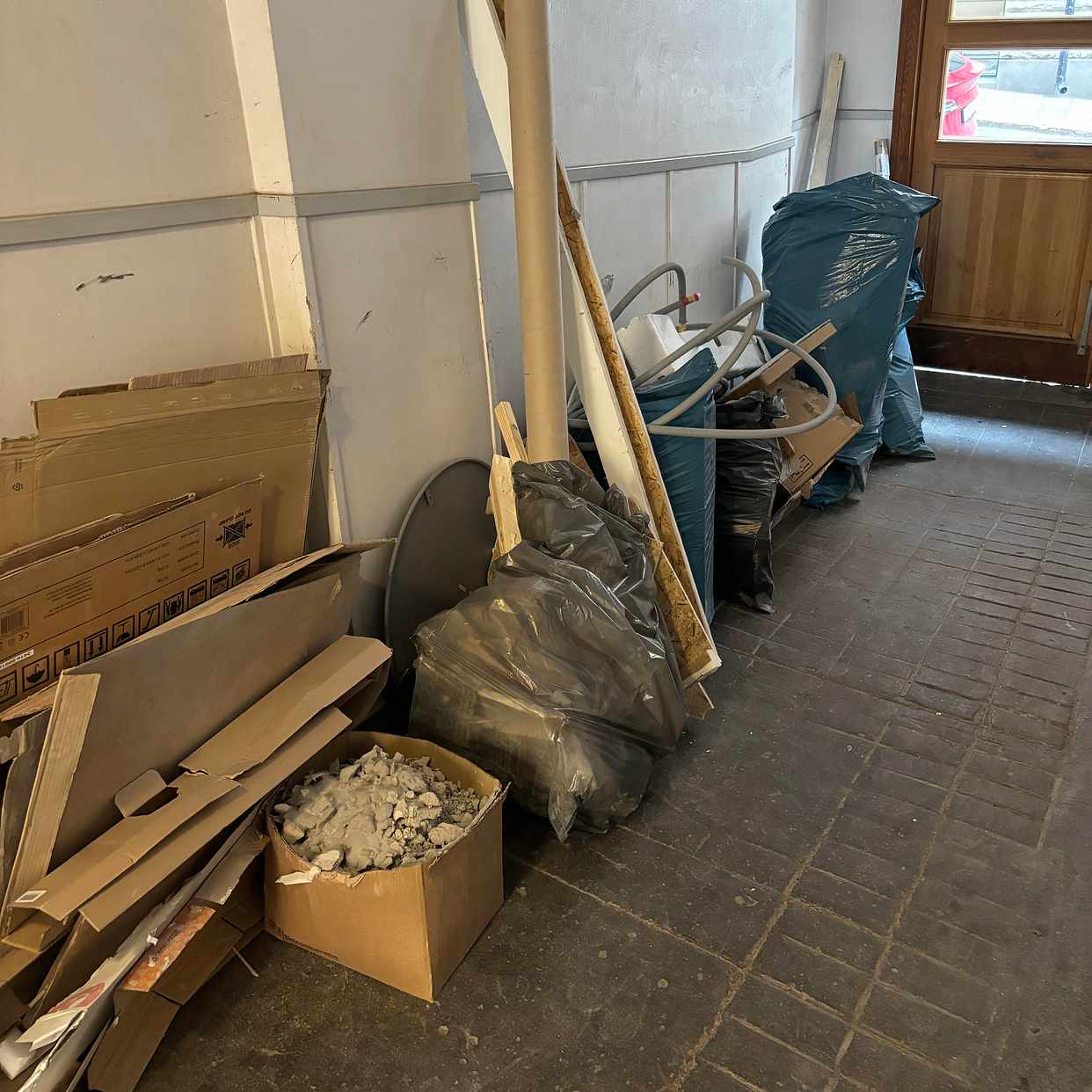 image of Skräp från renovering - Stockholm