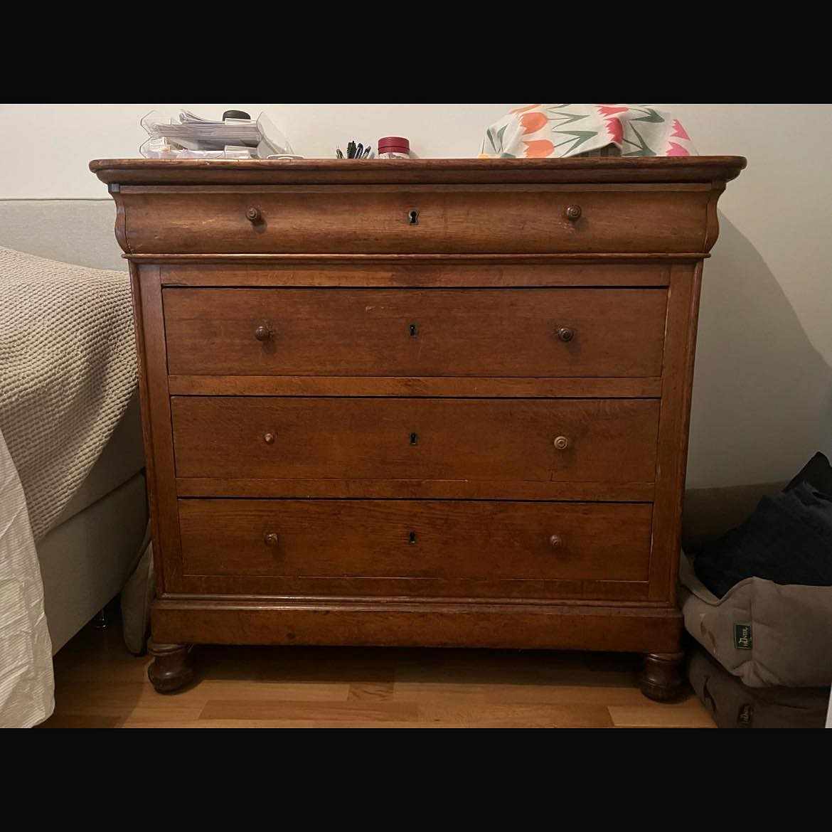image of Wooden dresser - 