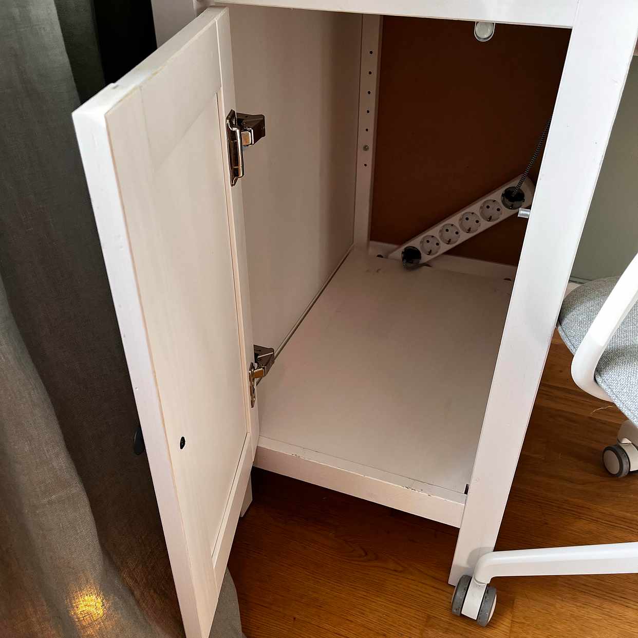 image of Skrivbord HEMNES (IKEA) - Johanneshov