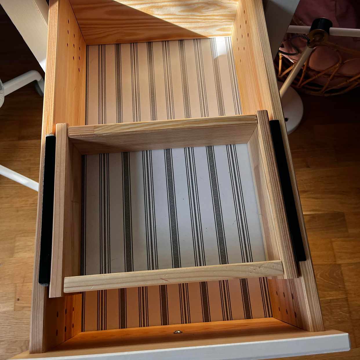 image of Skrivbord HEMNES (IKEA) - Johanneshov