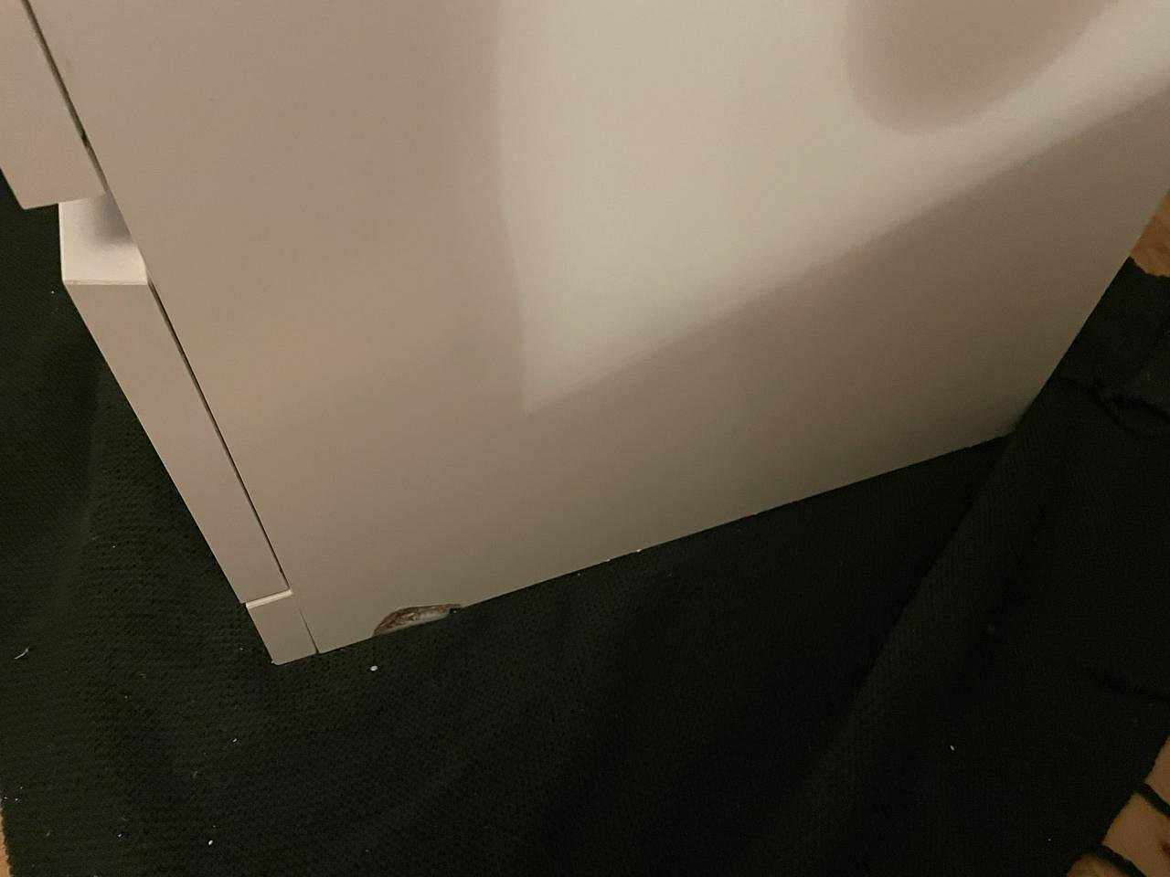 image of Malm-Byrå med 4 lådor säl - 