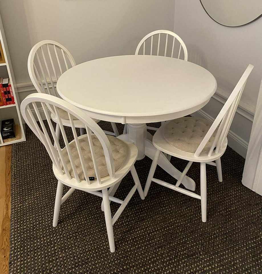 image of Matbord (runt) & 4 stolar - 