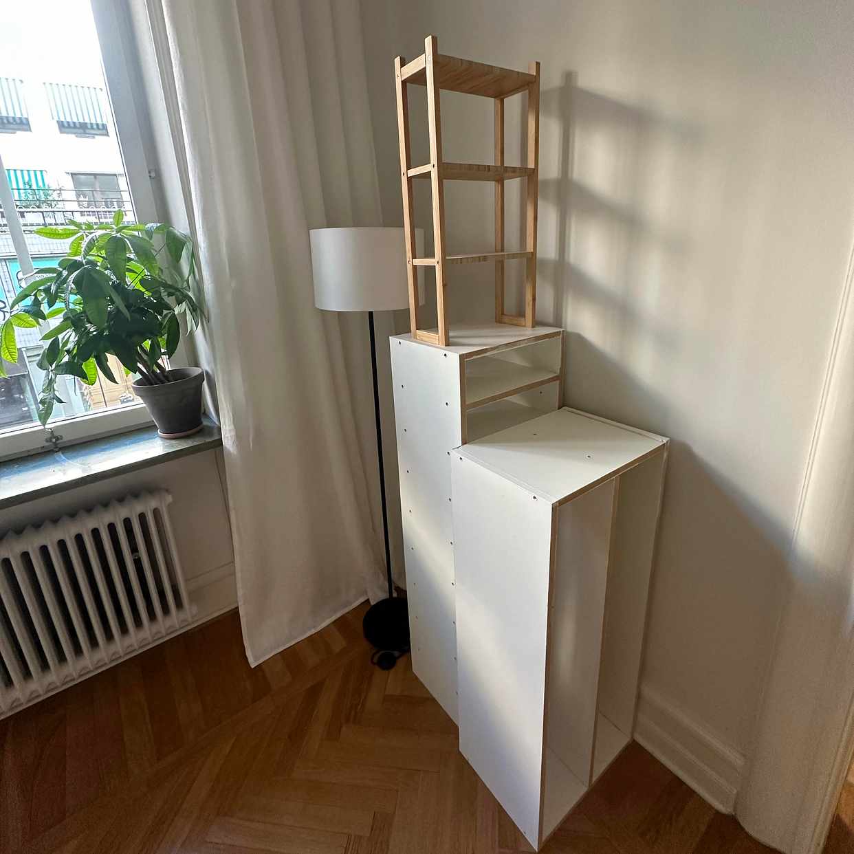 image of Hyllor/fack från garderob - Malmö