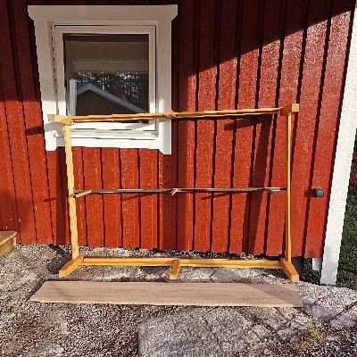 image of En sängram och en träplan - 