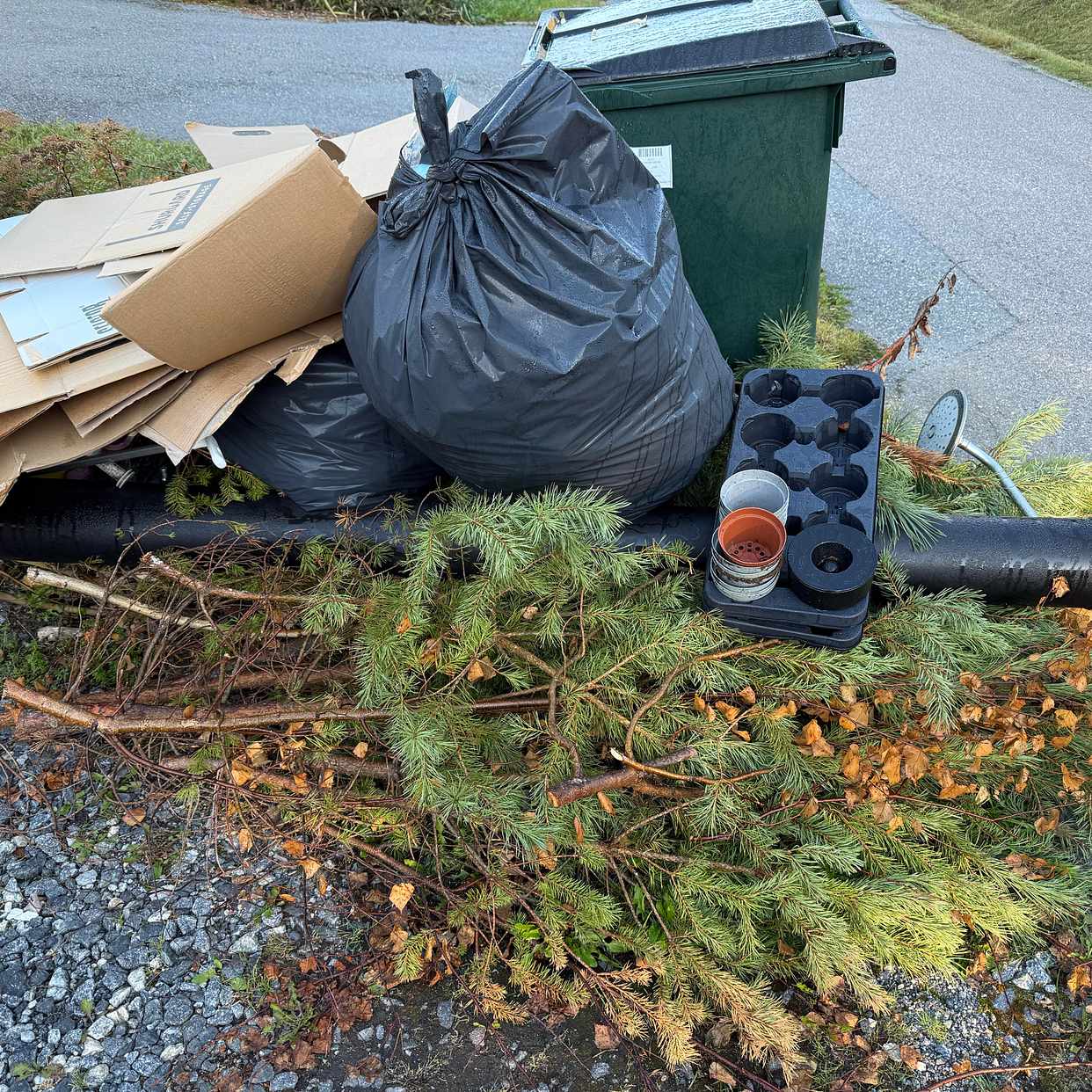 image of Ris, kartonger, diverse - Åkersberga