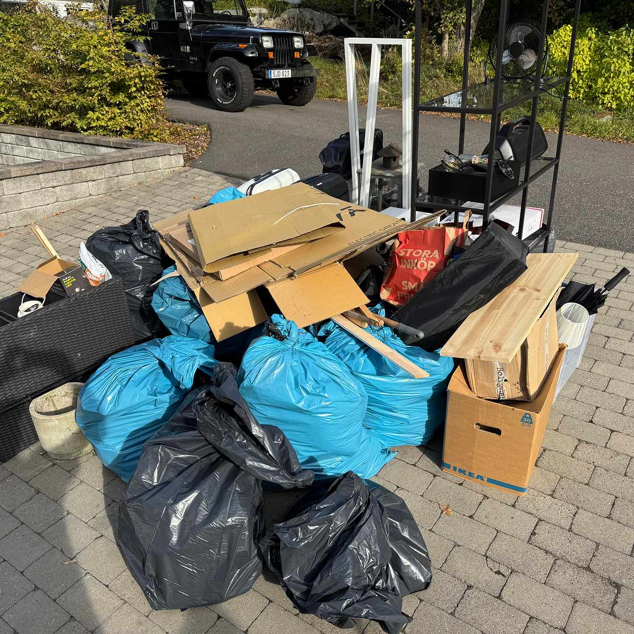 image of Div saker samt skräp - Billdal