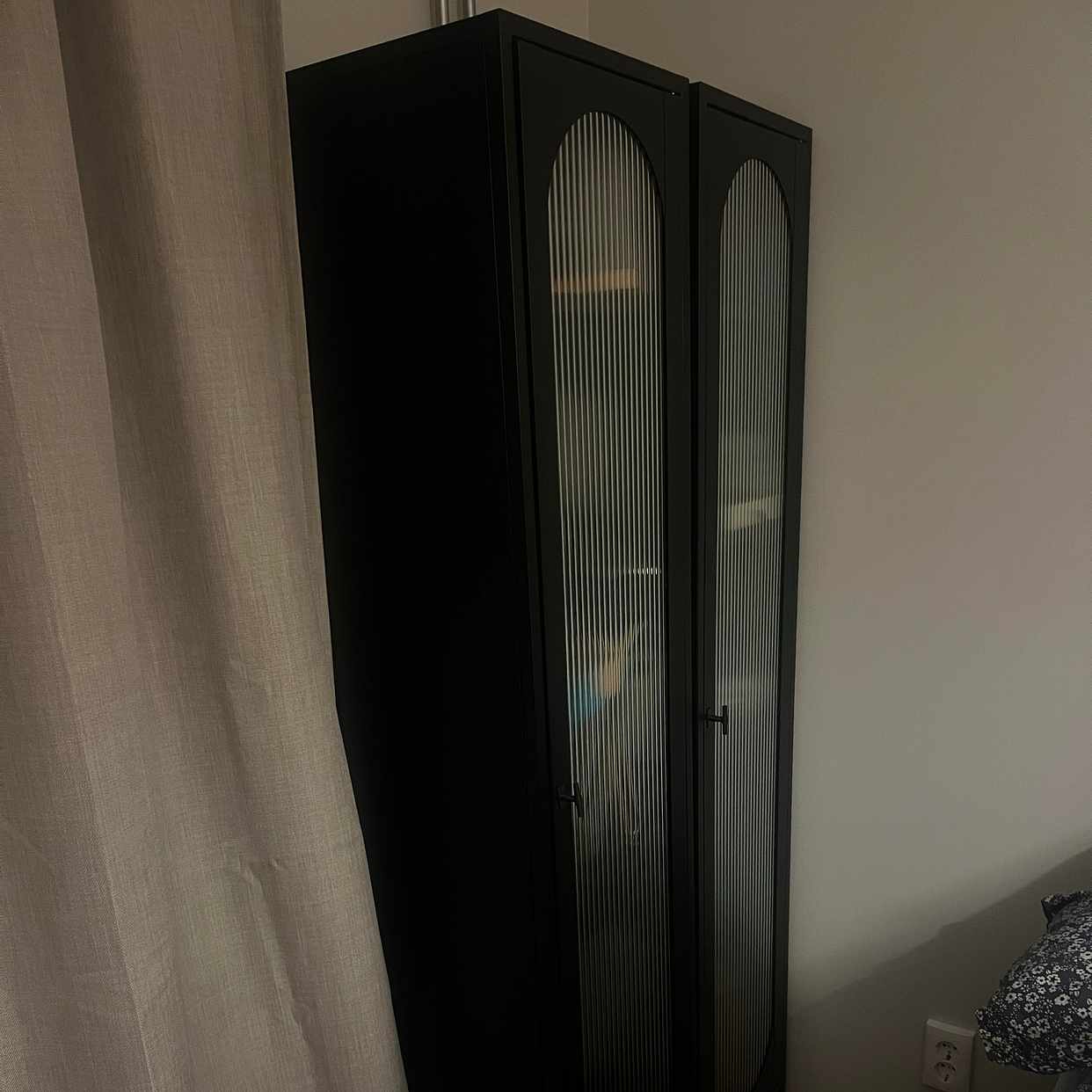 image of 2 nya vitrinskåp bortskän - Sköndal