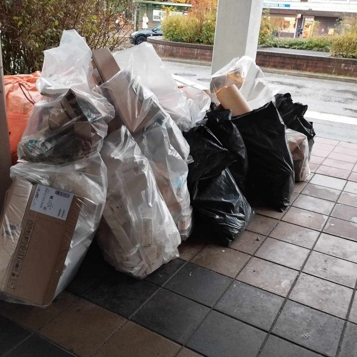 image of Byggavfall kartonger samt - Sundbyberg
