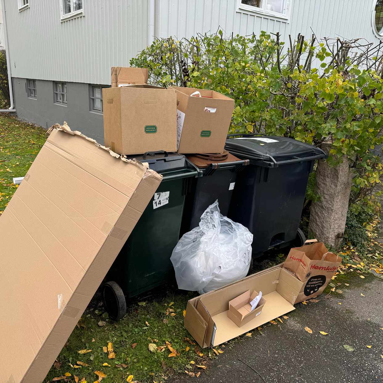 image of Wellpapp, plast, glas - Bromma