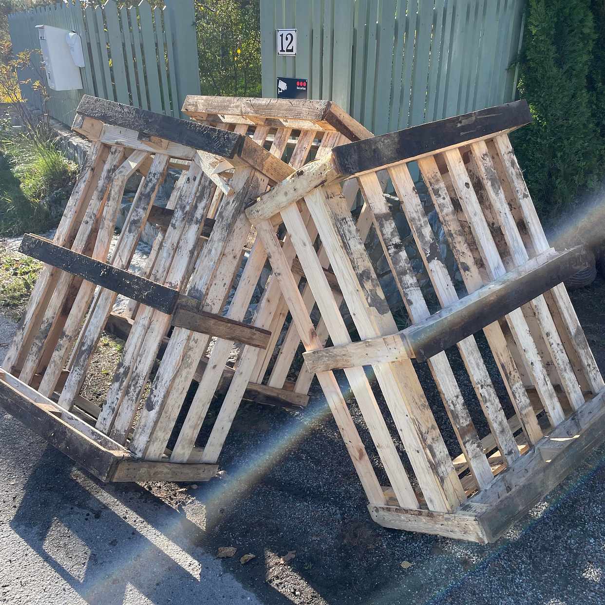 image of Bortskänkes 3 lastpallar - Saltsjö-Duvnäs