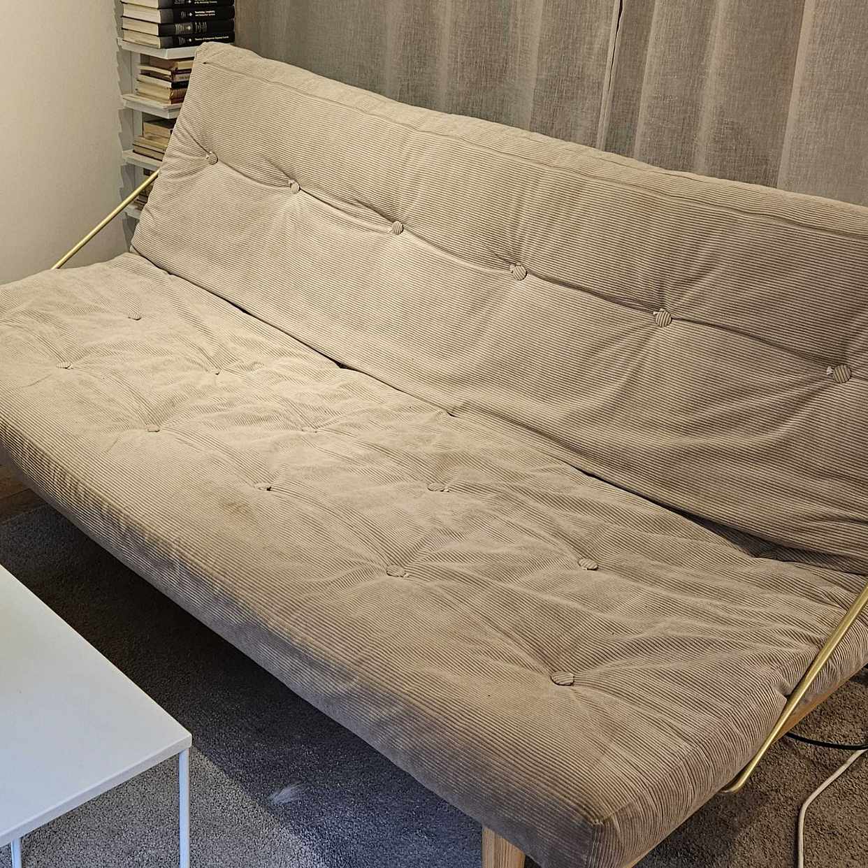 image of Soffa och blommställ - Stockholm