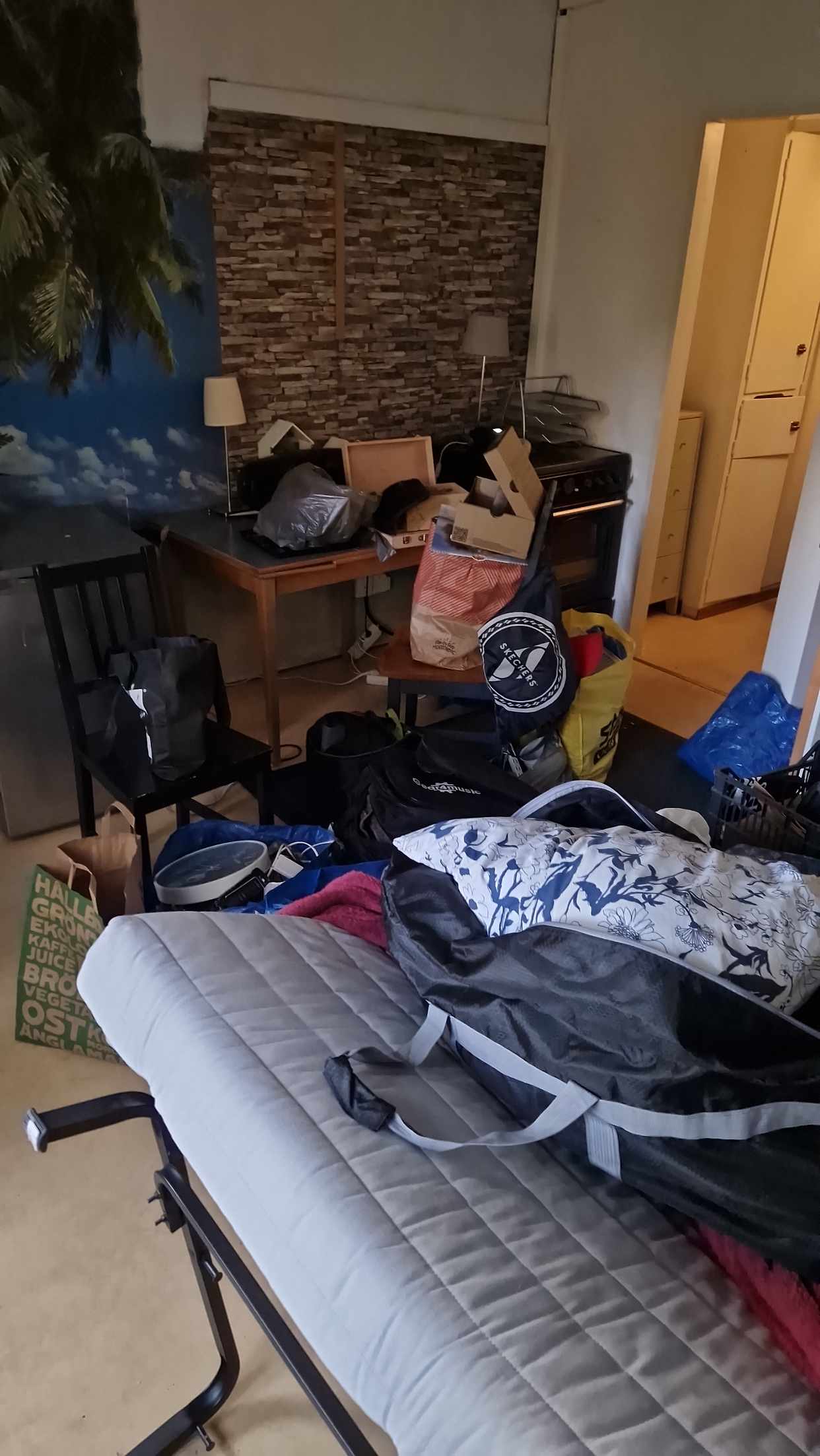 image of mest skräp men lite bra - Stockholm
